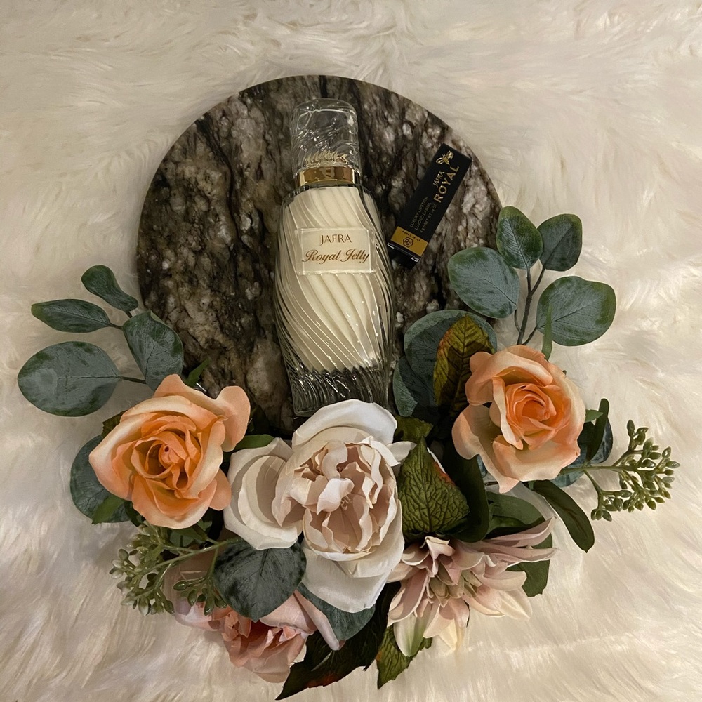 JAFRA Royal Jelly Balm &…